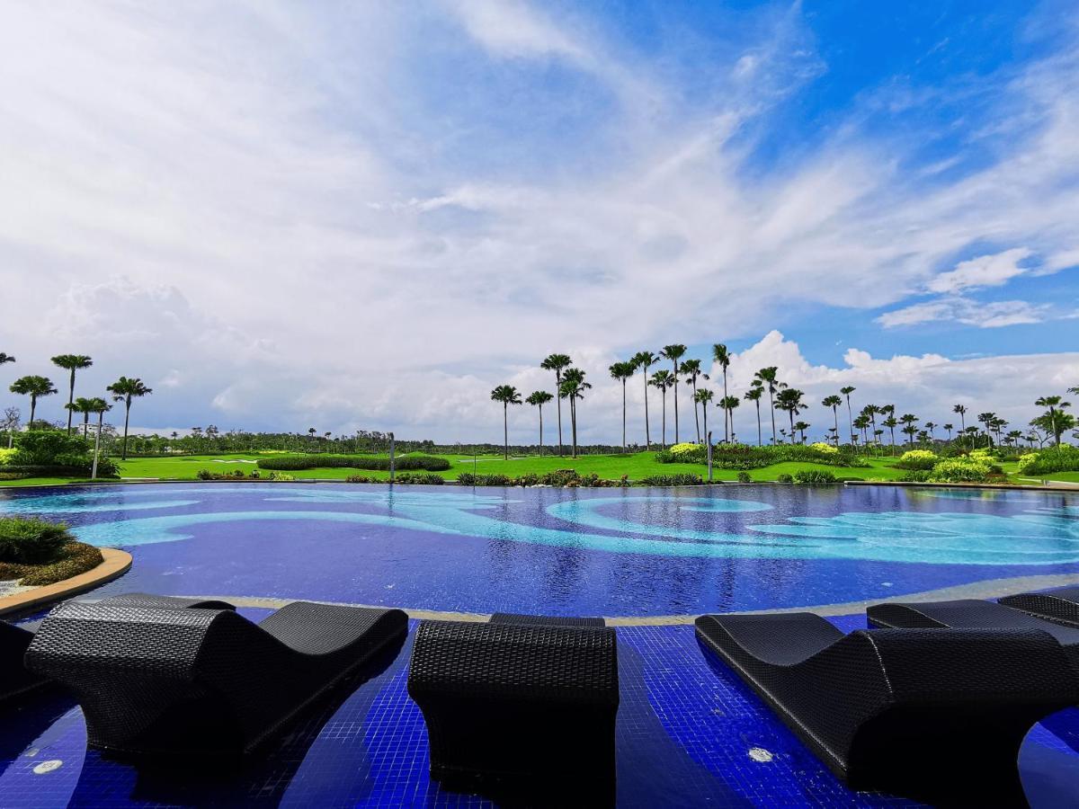 Forest City Golf Hotel Нусаяя Екстер'єр фото