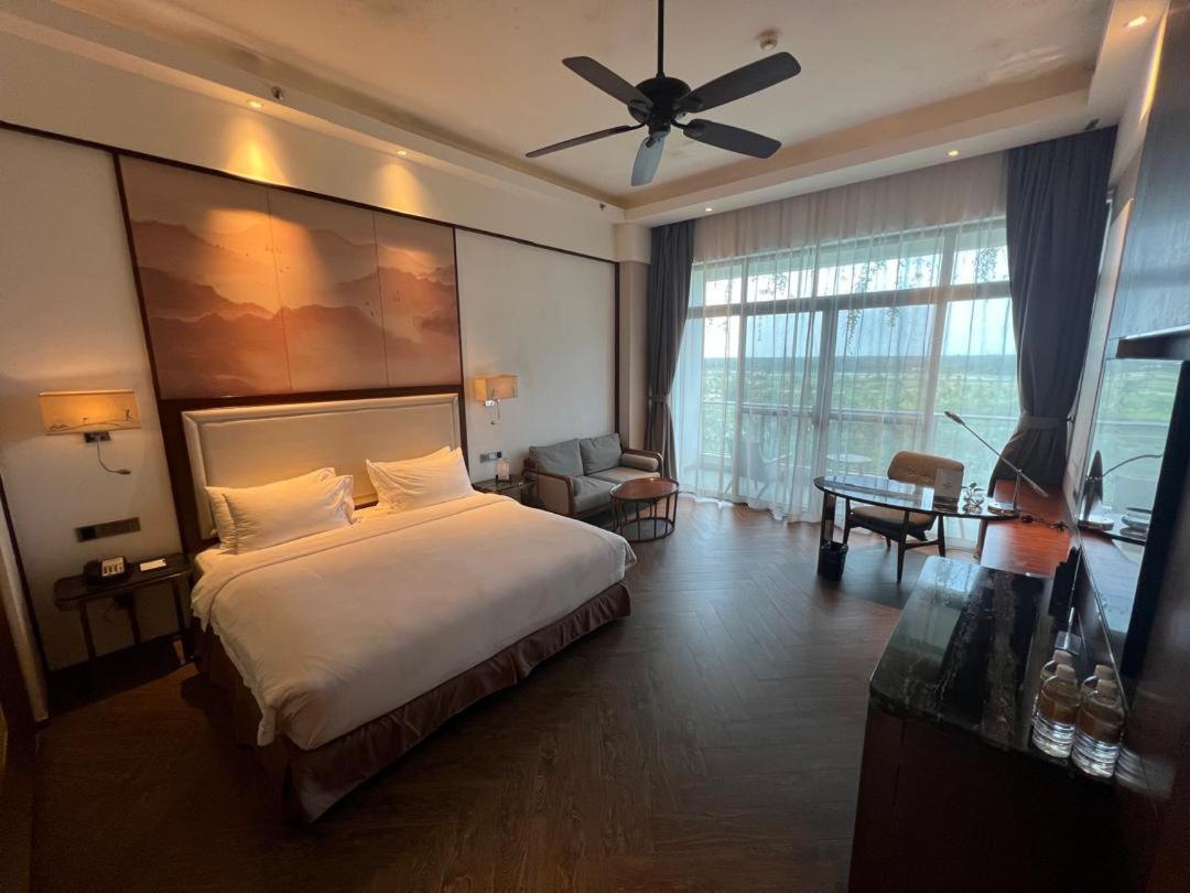 Forest City Golf Hotel Нусаяя Екстер'єр фото